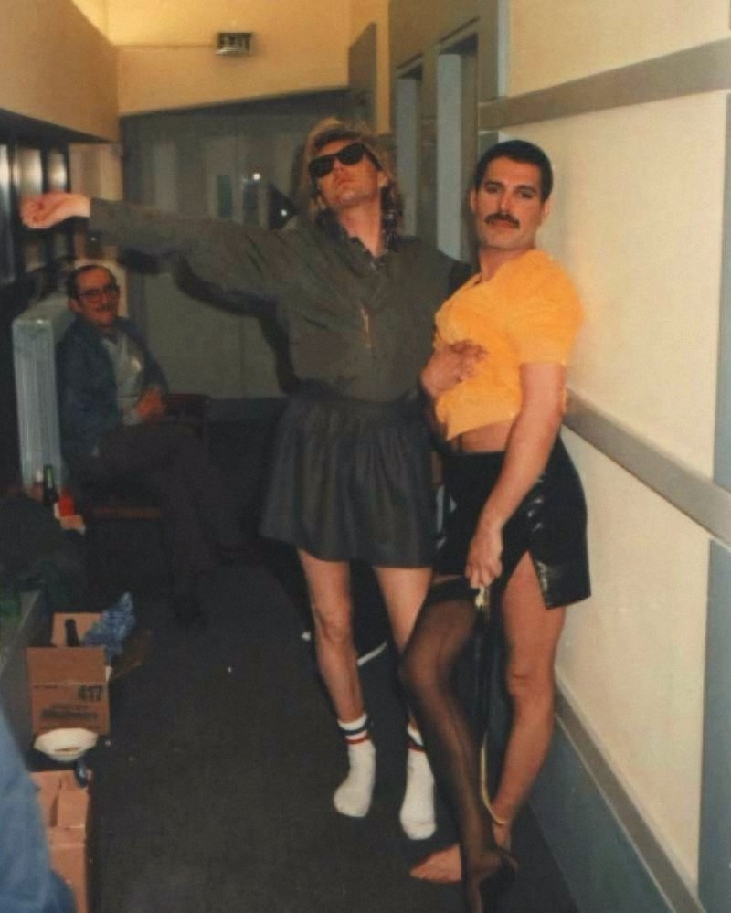 dailyonmercury's tweet photo. freddie mercury and roger taylor https://t.co/I6ihtUMu5f