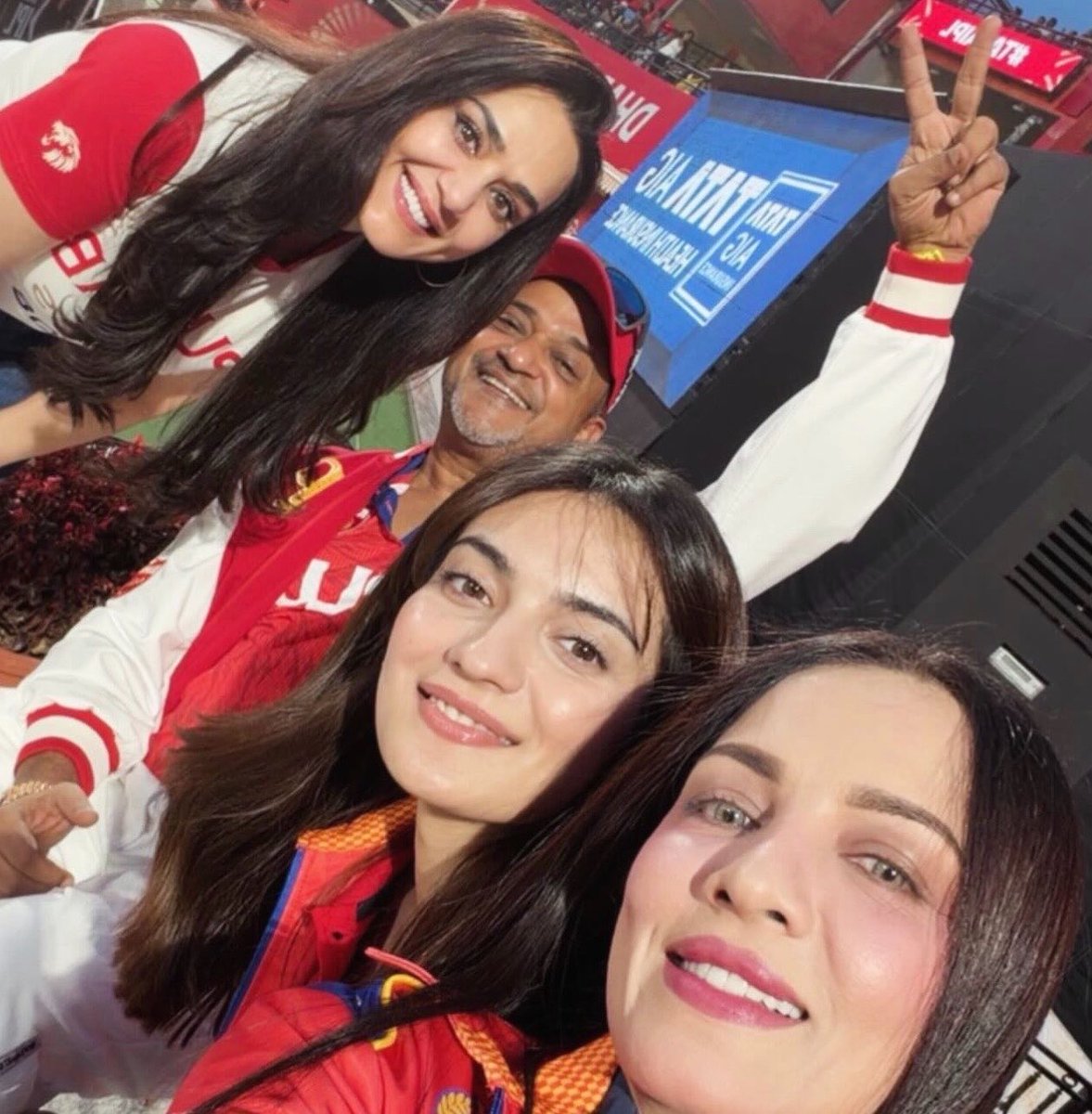 Preity Zinta Fandom tweet media