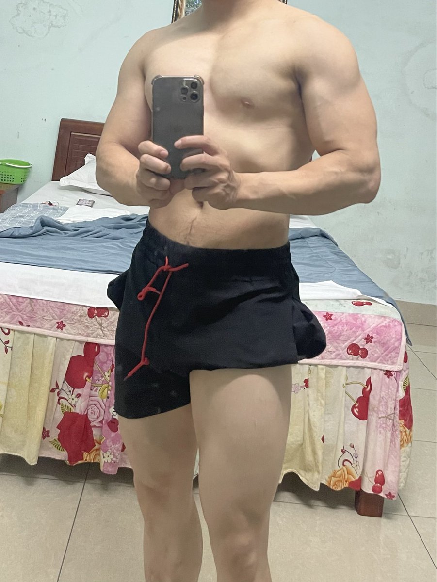Anhtraigymhanoi's tweet photo. xin chào các babe https://t.co/BTamJSD2sR