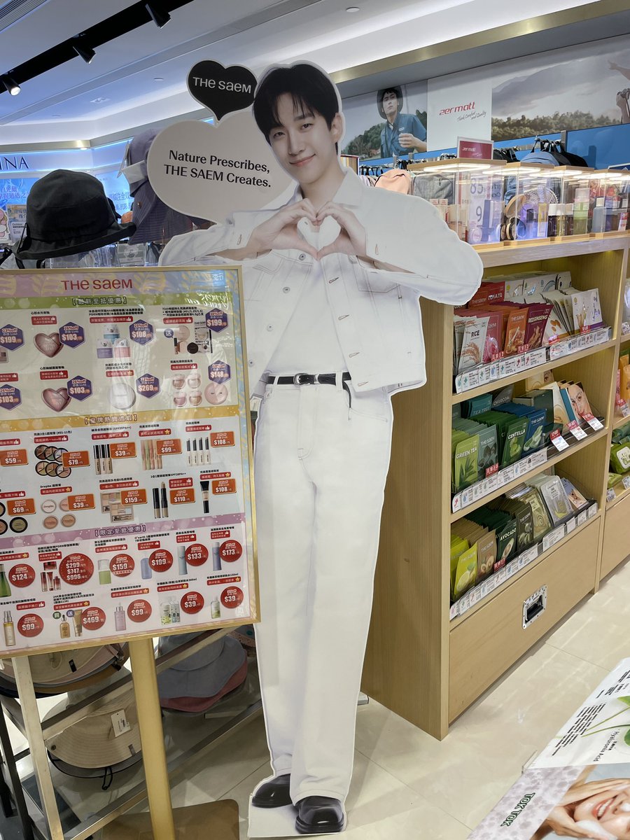 ritywong's tweet photo. The SAEM in HK💛
Bought a concealer…..
JUNHO mirror &amp; card ~ GET! 😆
#ジュノ #JUNHO  #준호 #LEEJUNHO #이준호 #李俊昊 #อีจุนโฮ 
#THE_SAEM https://t.co/xmwLIFAnaW