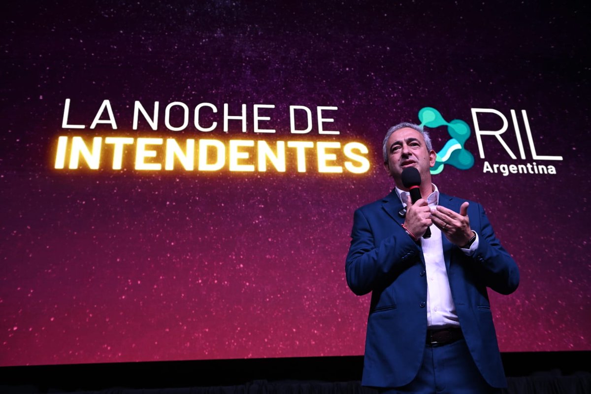 partidocreo1's tweet photo. Rosario, sede de la Noche de los Intendentes. Distinguida por sus políticas públicas por la RIL. Orgullosos del reconocimiento a una gestión que apuesta a la innovación constante, la simplificación de trámites y la modernización del Estado para mejorar la vida de la gente. https://t.co/SowvV5YgDL