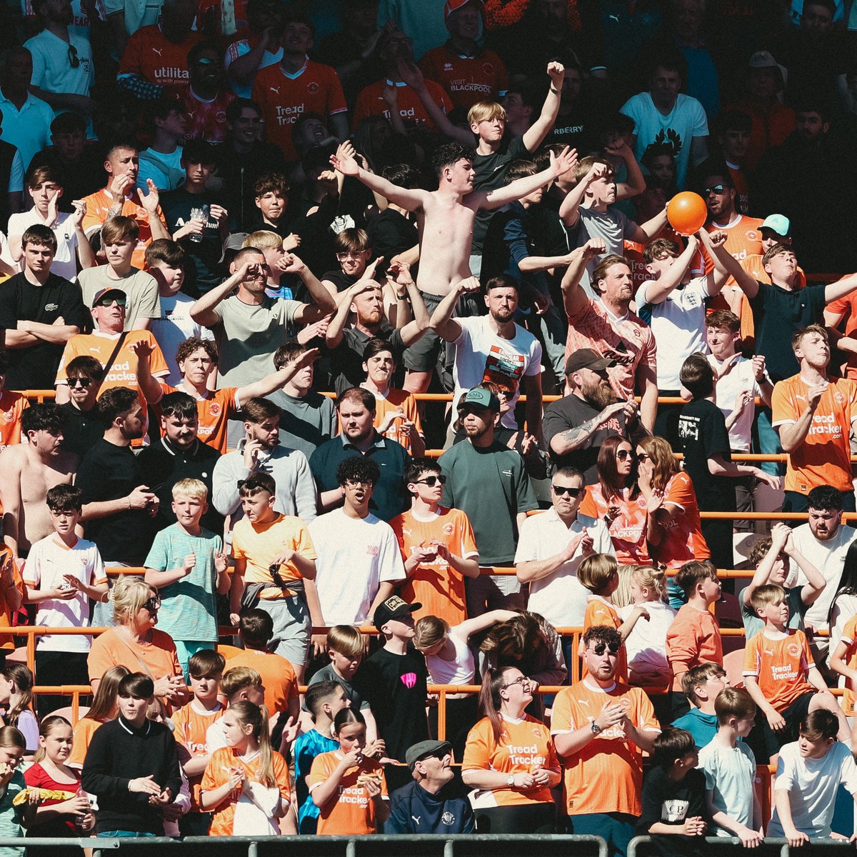 BlackpoolFC's tweet photo. Six weeks until Fixture Release Day... 🕗

Don't miss a moment of the new season and purchase your early bird season ticket.

🍊 #UTMP