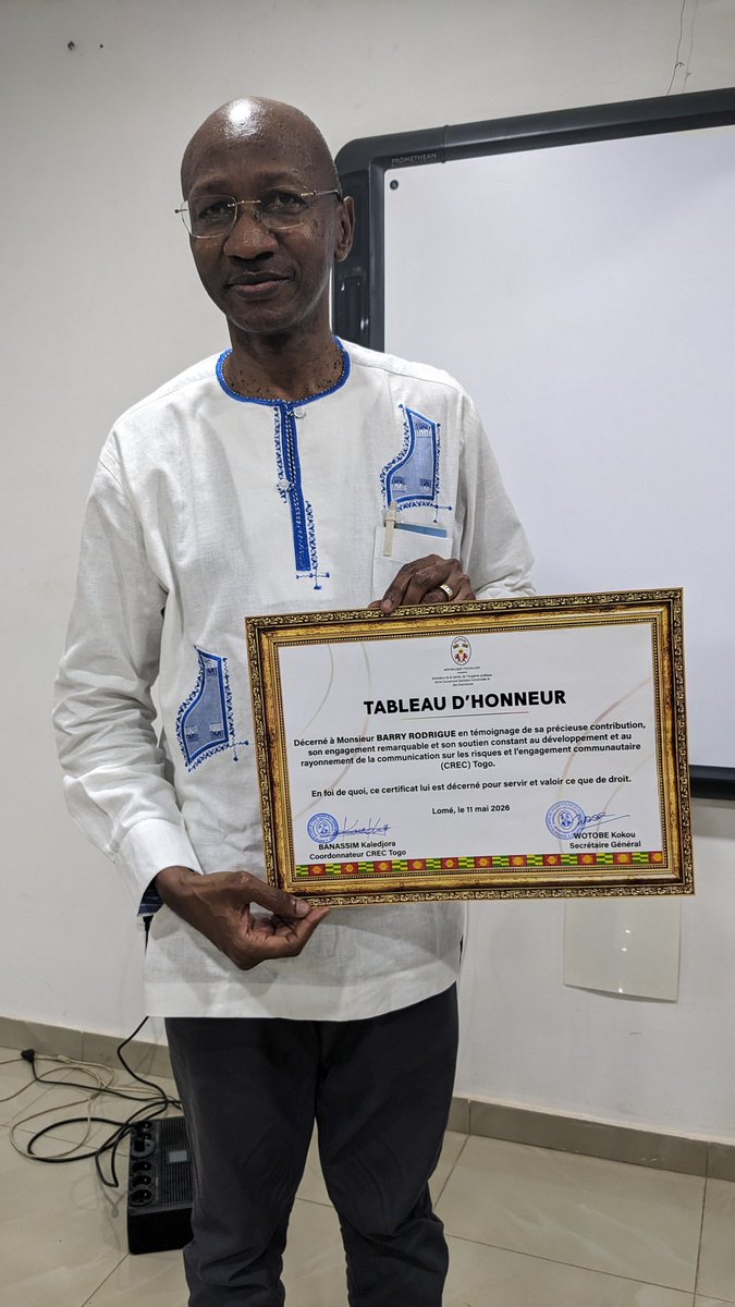 barryrodB's tweet photo. Thanks a lot dear @sodjinoudossou for your message and for your support during many years. I had the honor & pleasure of working alongside you to strengthen the #RCCE aspects in the fight against #Cholera. #ProudToBeWHO. https://t.co/mzI8dGwACK