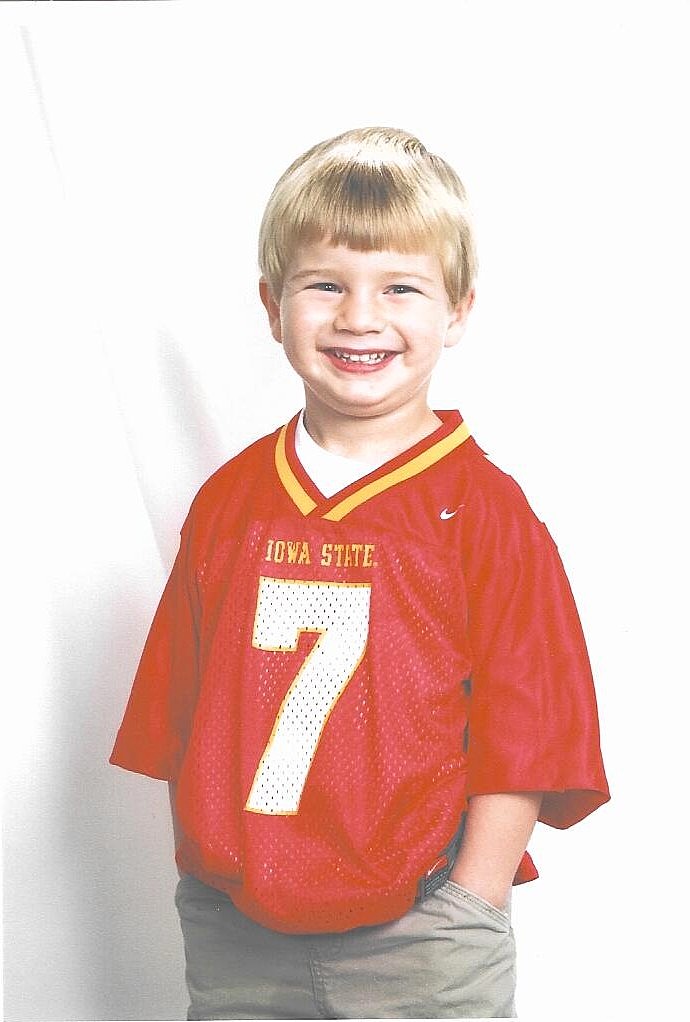 IowaStateUNews's tweet photo. Third‑generation Cyclone Tristan Weers, an @IowaStateU biochemistry and genetics double major, is turning undergraduate research into global impact he hopes someday will help on his family farm. 
🗞️https://t.co/5L0yDwMSqK https://t.co/hGyrZWQX4n