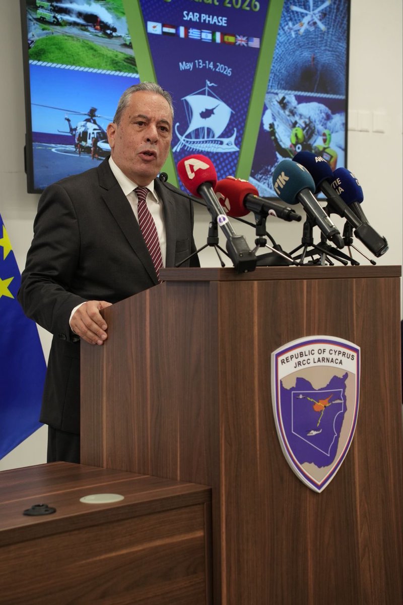 DefenceCyprus's tweet photo. Πραγματοποιήθηκε σήμερα η DV DAY της Πολυεθνικής Άσκησης «ΑΡΓΟΝΑΥΤΗΣ 2026», κατά τη διάρκεια της οποίας οι παριστάμενοι είχαν την ευκαιρία να παρακολουθήσουν μέρος της φάσης «Έρευνας και Διάσωσης», η οποία συντονίστηκε από το @CyprusJRCC. 

Στον χαιρετισμό του, ο Υπουργός Άμυνας @PalmasVasilis, υπογραμμίζοντας τον ουσιαστικό ρόλο που διαδραματίζει η Κυπριακή Δημοκρατία στην υποστήριξη ανθρωπιστικών αποστολών στην ευρύτερη περιοχή της Ανατολική Μεσογείου, επισήμανε ότι η Άσκηση ΑΡΓΟΝΑΥΤΗΣ αποτελεί ουσιαστικό εργαλείο ενίσχυσης της διαλειτουργικότητας μεταξύ των κρατών και των αρμόδιων φορέων και συμβάλλει στην καλύτερη προετοιμασία για την αντιμετώπιση σύνθετων επιχειρησιακών προκλήσεων.