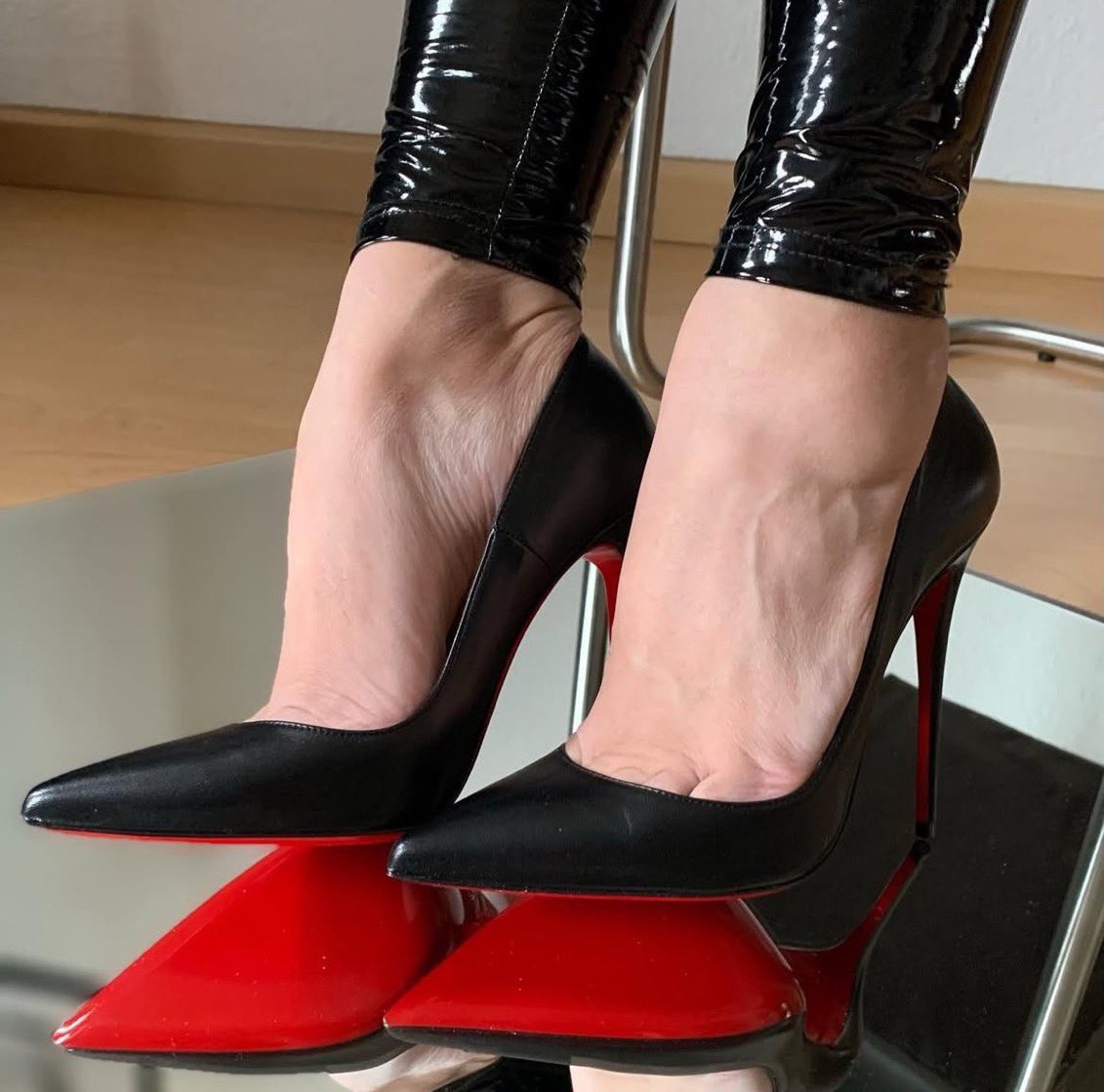 Louboutin Muse tweet media