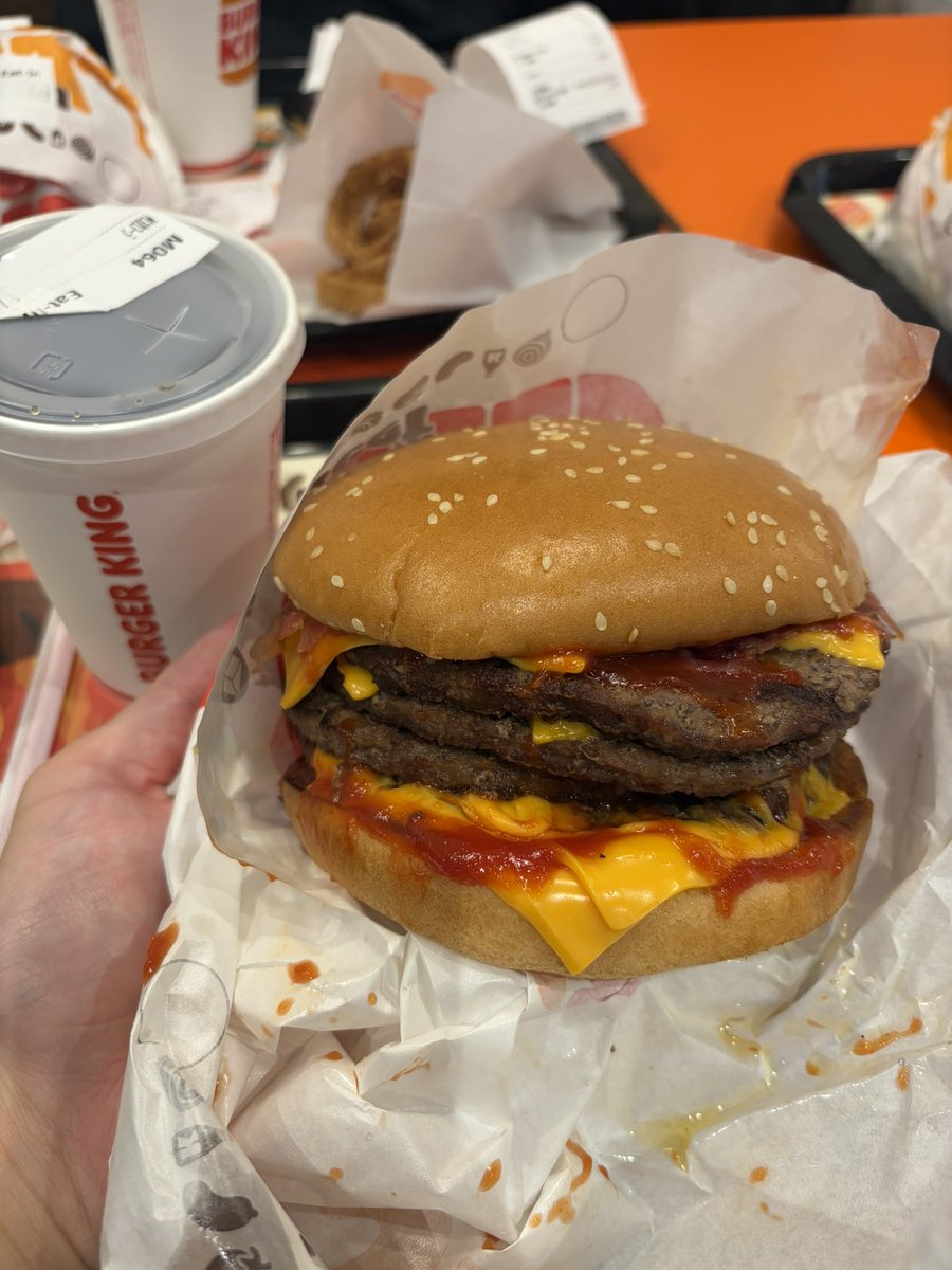 Oil_King_Net's tweet photo. バーガーキングの期間限定バカデカバーガー食べてきた https://t.co/X3QXhVKn6P
