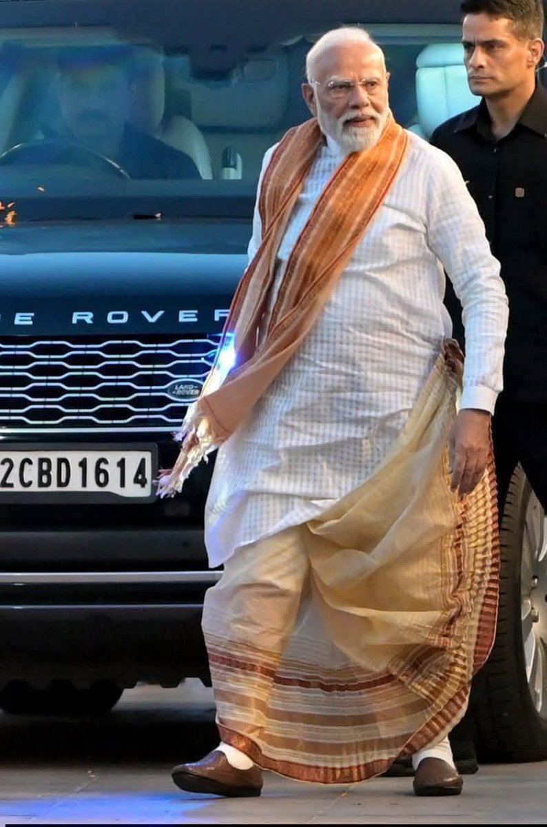 ArunKosli's tweet photo. नागरिक तैयार रहें! युद्ध सर पर खड़ा है ! बहुत नज़दीक है ! बहुत ही नज़दीक और भयावह! 
प्रधानमंत्री के अनुरोध को मज़ाक़ में ना लें
प्रधानमंत्री का अचानक विदेश दौरा यूँ ही नहीं हो रहा ! और ना ट्रंप यूँ ही चीन जा रहा ! 
आपरेशन सिंदूर 2 में पाकिस्तान उतना कमज़ोर नज़र नहीं आने वाला !  अमेरिका ने हथियारों से भर दिया है पाकिस्तान को ! 
बांग्लादेश के नेता ऐसे ही बड़े बड़े बोल नही बोल रहे 

कुछ  बड़ा होने वाला है जल्द ही 
यूजीसी पर विधवा विलाप कर रहा बाभन आंखे खोल ले वरना कुम।। त्ते की मौ म एगा।