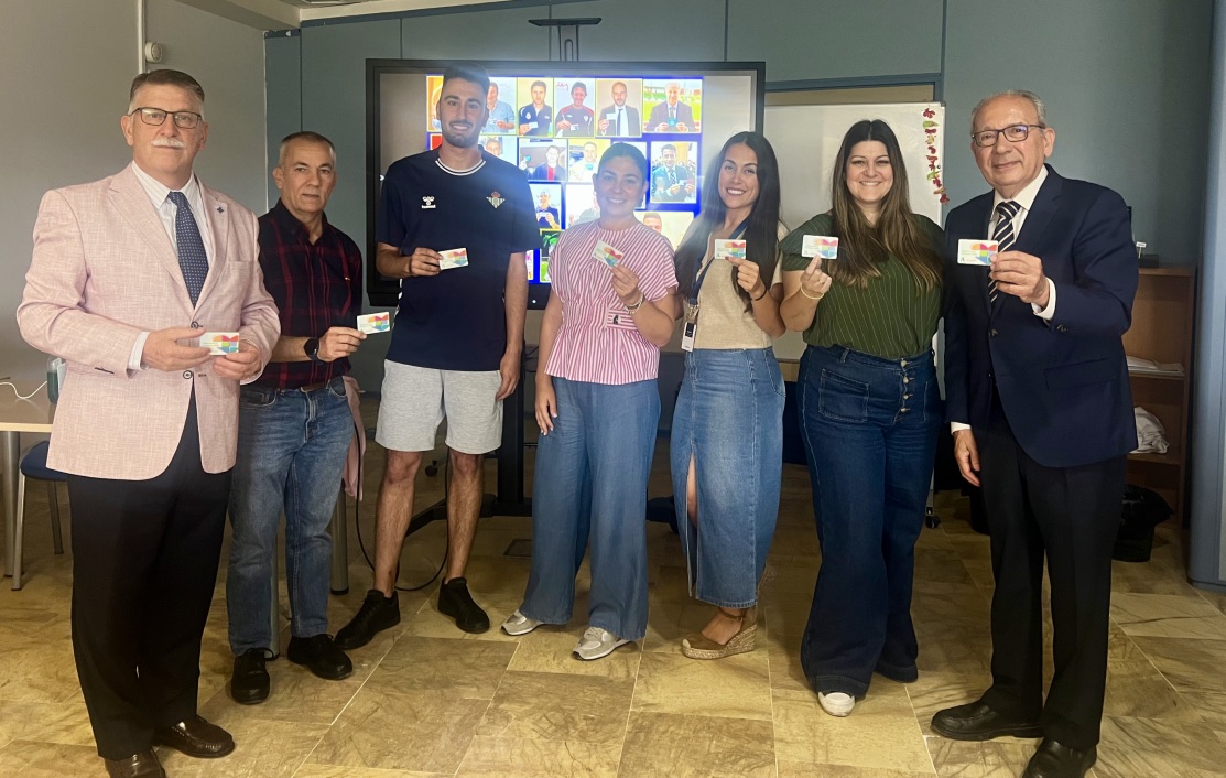 DrPerezBernal's tweet photo. #Trasplantes #Solidaridad y #Vida. #Ciencia y #Valores para alumnos de #Farmacia #Laboratorio #Imagen #Enfermería de #CESUR #Sevilla. Coloquio con #trasplantados de #hígado y #corazón. Gran implicación del #profesorado. @cesurformacion
#FP @EducaAnd @RICOMSevilla #FPAndaluza https://t.co/2ap2JJwM6j