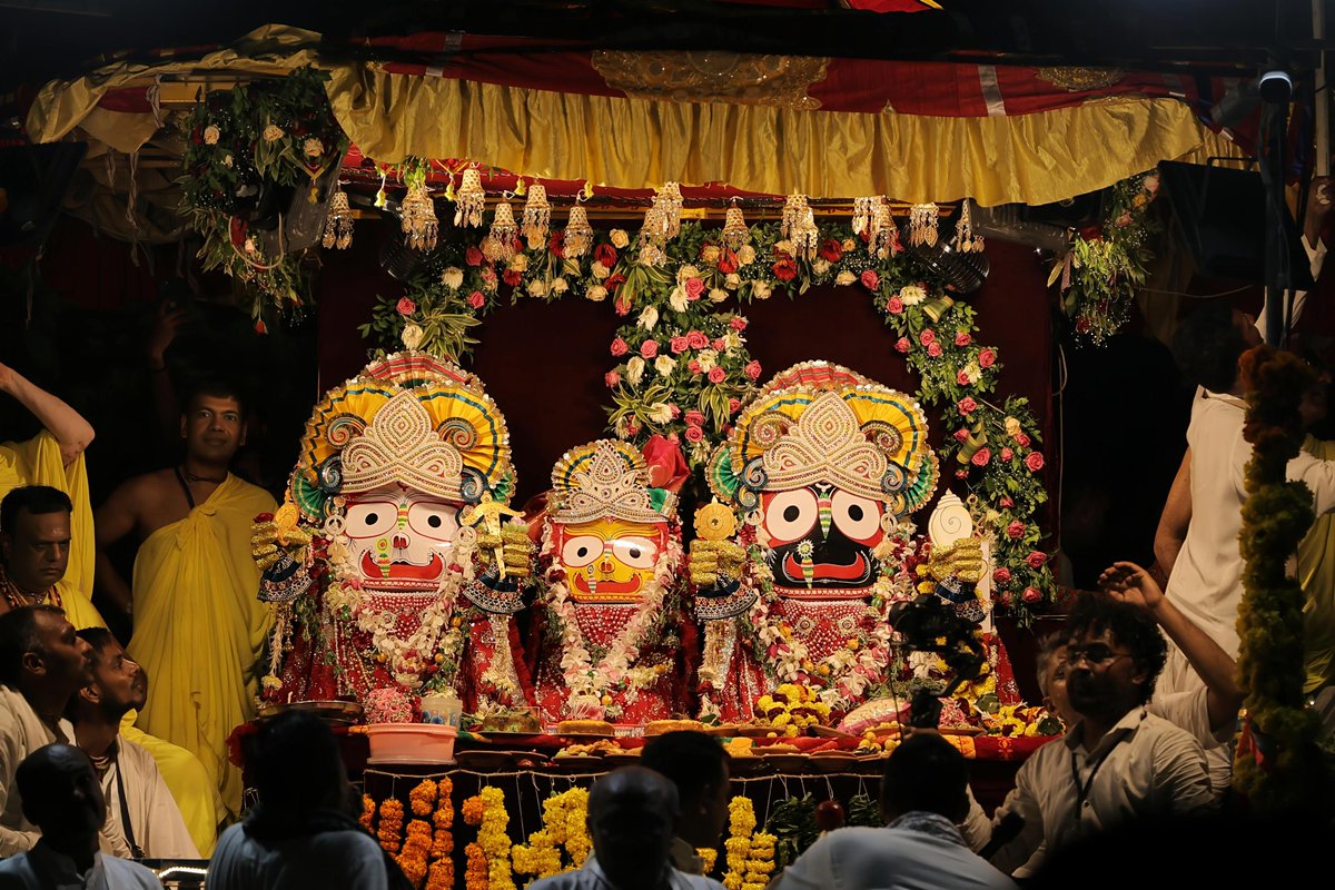 Bhaktisagar2006's tweet photo. "जिसे कोई सहारा नहीं मिलता,
उसे भगवान जगन्नाथ अपनी रथ की डोरी से भी जोड़ लेते है।
#जय_जगन्नाथ_प्रभु 🙏🌸 https://t.co/qm2hwwn9EZ