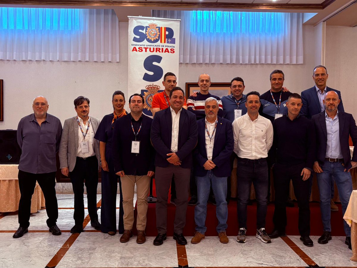 Sup_Policia's tweet photo. 🔄 Nueva Ejecutiva Federal de @SupAsturias

Pablo Rojo asume la dirección del sindicato en la región con el apoyo unánime de la organización y la presencia del Comité Nacional, que trabajó junto a los delegados y delegadas asturianos 💪

Gracias, Pepe González, y a toda tu ejecutiva saliente por años de entrega y gestión al frente del SUP en Asturias. Dejáis el listón muy alto.

El relevo está en buenas manos. #OrgulloSUP