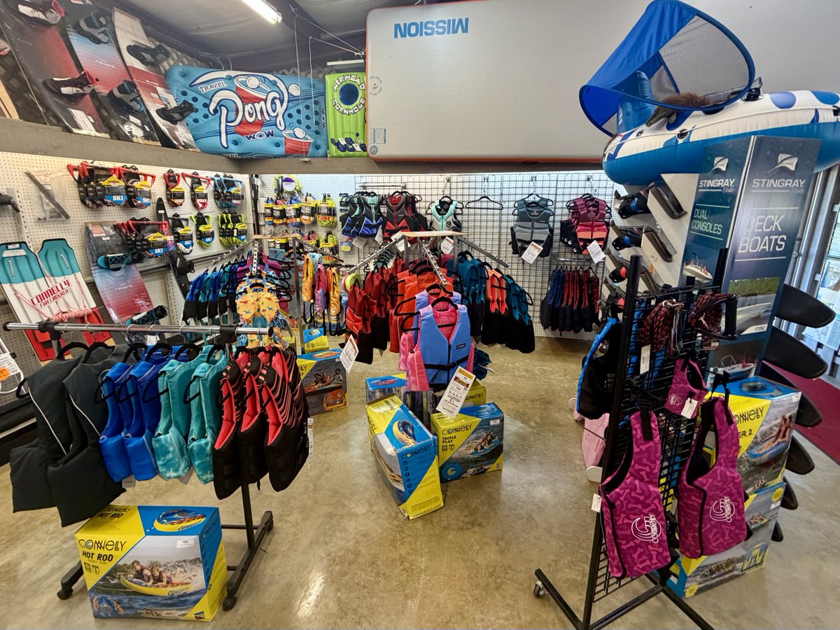 gunnells's tweet photo. 🇺🇸 Who's ready for Memorial Day Weekend? 🛟 🚤 We are your one stop shop for lake fun! Open Saturday's too, 9 AM - 1 PM. Stop in and check it all out! ❤️ #LakeLifeSC https://t.co/pMHtXbsC7u