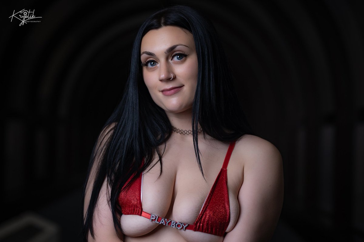 celinamaexo's tweet photo. 🌆📸😍 sky bridge slut 😍📸 🌆
shot by @KryptikPhotos 📸🔥
available on all my sites now!! 😈⬇️ https://t.co/kPGwJNO2Eb