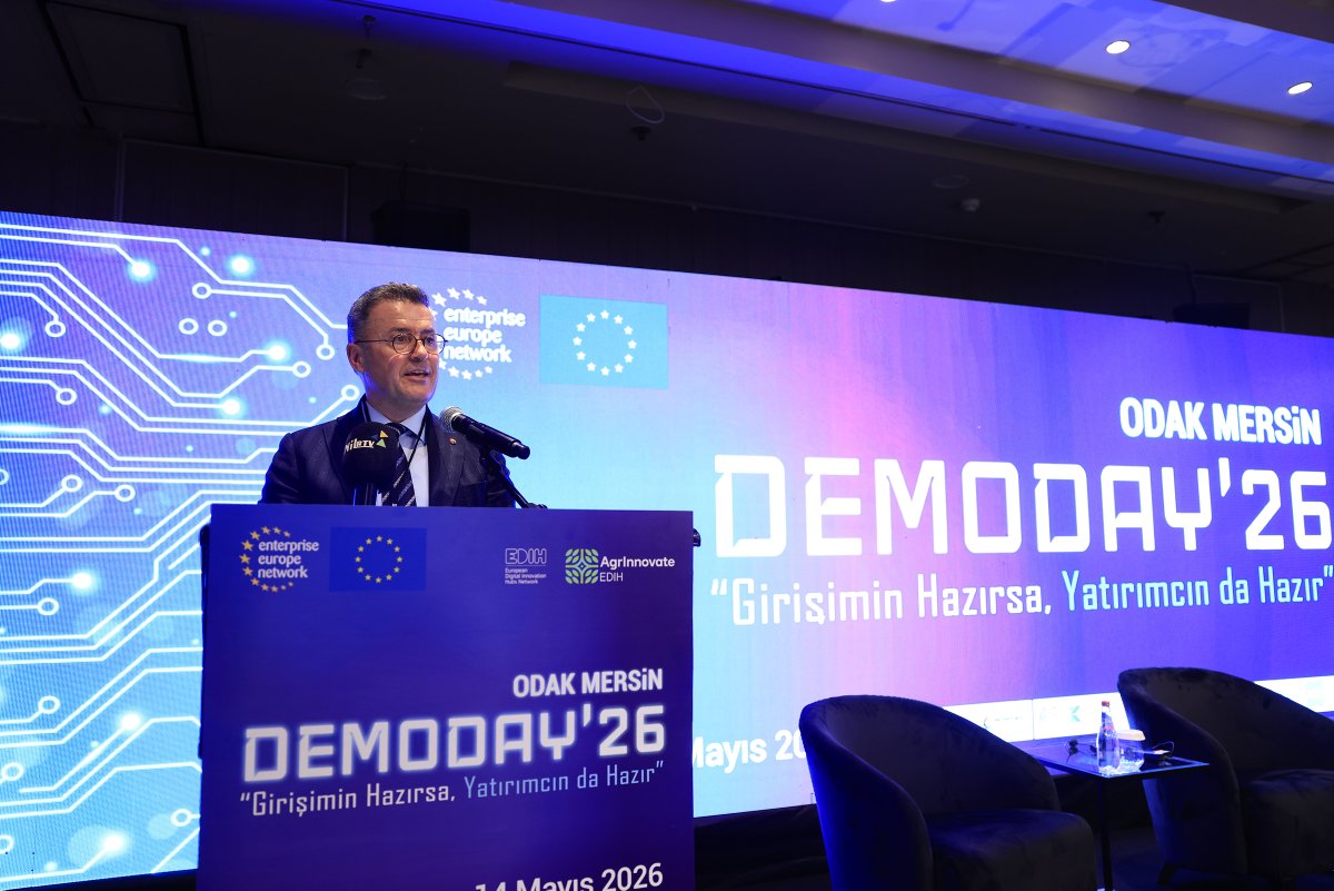 mersintso's tweet photo. Türkiye’nin yeni girişim rotası: Mersin 

“Girişimin hazırsa yatırımcın da hazır” sloganıyla hayata geçirilen Odak Mersin DemoDay’26, teknoloji odaklı girişimcilerle ulusal ve uluslararası yatırım dünyasını aynı çatı altında buluşturdu. Mersin ve Adana’dan girişimciler, yenilikçi projelerini yatırımcıların karşısına çıkarırken etkinlik, bölgenin yükselen girişimcilik potansiyelini ve teknoloji odaklı dönüşüm vizyonunu gözler önüne serdi. DemoDay’26 ile birlikte Mersin, Türkiye’nin yeni girişim rotalarından biri olma iddiasını da güçlü şekilde ortaya koydu.

Mersin Ticaret ve Sanayi Odası (MTSO) koordinasyonunda yürütülen Melek Yatırımcı & Girişimci İş Fikirlerini Ticarileştirme Odak Çalışma Kurulu tarafından düzenlenen Odak Mersin DemoDay’26 kapsamında girişim sermayesi fonları, melek yatırım ağları ve kurumsal yatırımcılar Mersin’de bir araya geldi. Bölgedeki girişim projelerinin yatırımcılarla buluştuğu etkinliğe yatırım ekosisteminin önemli aktörleri katıldı.

Haberin devamı: ⤵️
https://t.co/LxabCkFpDg

@habitatdernegi @GENTurkiye @TOBBiletisim