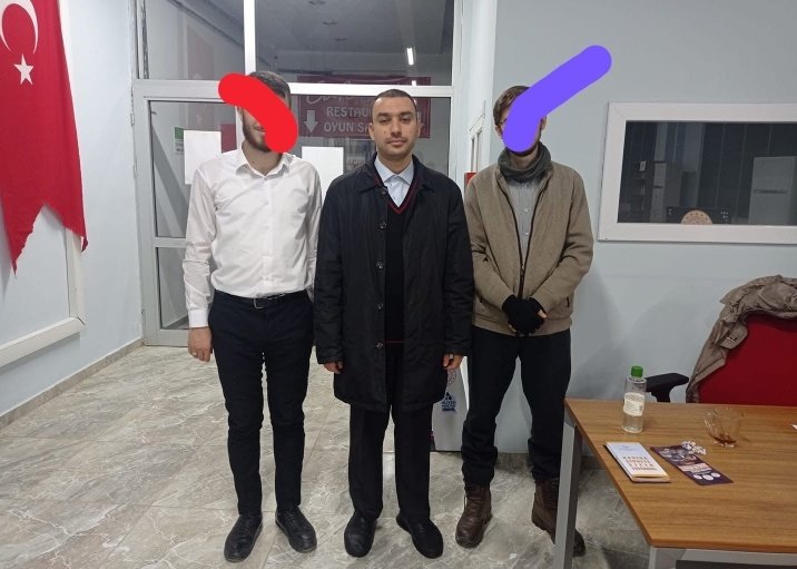 Sjskodps's tweet photo. Umarım üniversite yönetimi öğrencilerin yaşadığı güven kaybını ve psikolojik etkilenmeyi ciddiye alır. Çünkü bu olaylar sadece bir haber olarak kalmıyor; o sınıflarda oturan öğrencilerin düşüncelerini, güven duygusunu ve eğitim motivasyonunu da etkiliyor. https://t.co/AuVvUI7s1c