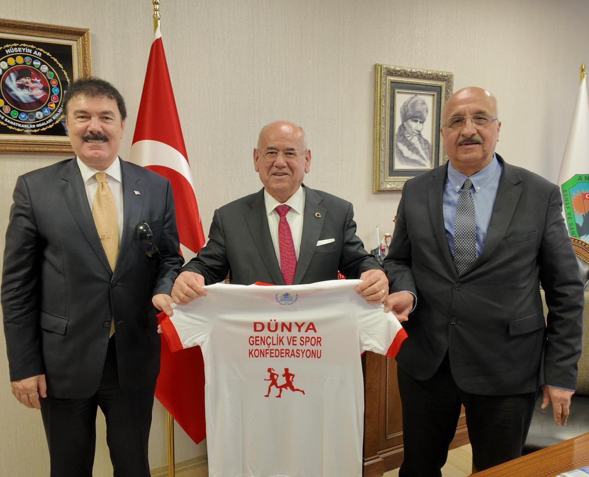 dgskon's tweet photo. Ankara Esnaf ve Sanatkarlar Odaları Birliği ANKESOB Başkanımız @huseyinar06 Hayırlı olsun ziyaretimizi @dgskon Bşk.@turkeraygunduz ve yrd. #VedatKoç birlikte,
görev ve çalışmalarında muvaffakiyetler diliyoruz.
Nazik misafirperverliği hoş sohbetleri için teşekkür ediyoruz.@ankesob https://t.co/auBqBFB7TQ