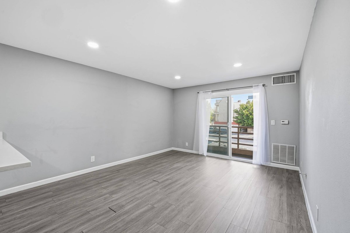 PCREGSFV's tweet photo. Your landlord doesn't want you to see this post.

Open Sat. 5/16, 2 PM - 4 PM
6815 Remmet Ave #215
$345,000 | #CanogaPark

⭐Virtual staging.

Jamie Pearson DRE00817566
Barbara Morden DRE01456587
Berkshire Hathaway HomeServices California Properties #remodeled #openhouse #pcreg https://t.co/quk5cedBSK