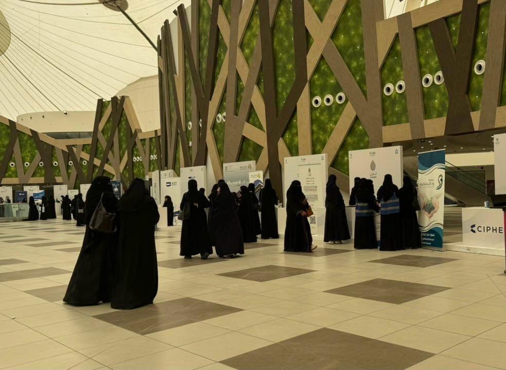 IMSIU_SD's tweet photo. اختتمت #عمادة_شؤون_الطلاب ملتقى أسبوع المهنة السادس، وقد شهد تفاعلاً مميزاً من طالبات #جامعة_الإمام، حيث أُتيحت لهن الفرصة للتعرف على المسارات المهنية والفرص الوظيفية، عبر جهات مشاركة متنوعة، ضمن بيئة محفزة تسهم في تطوير المهارات وتعزيز الجاهزية لسوق العمل. https://t.co/UHBwaBWUS3