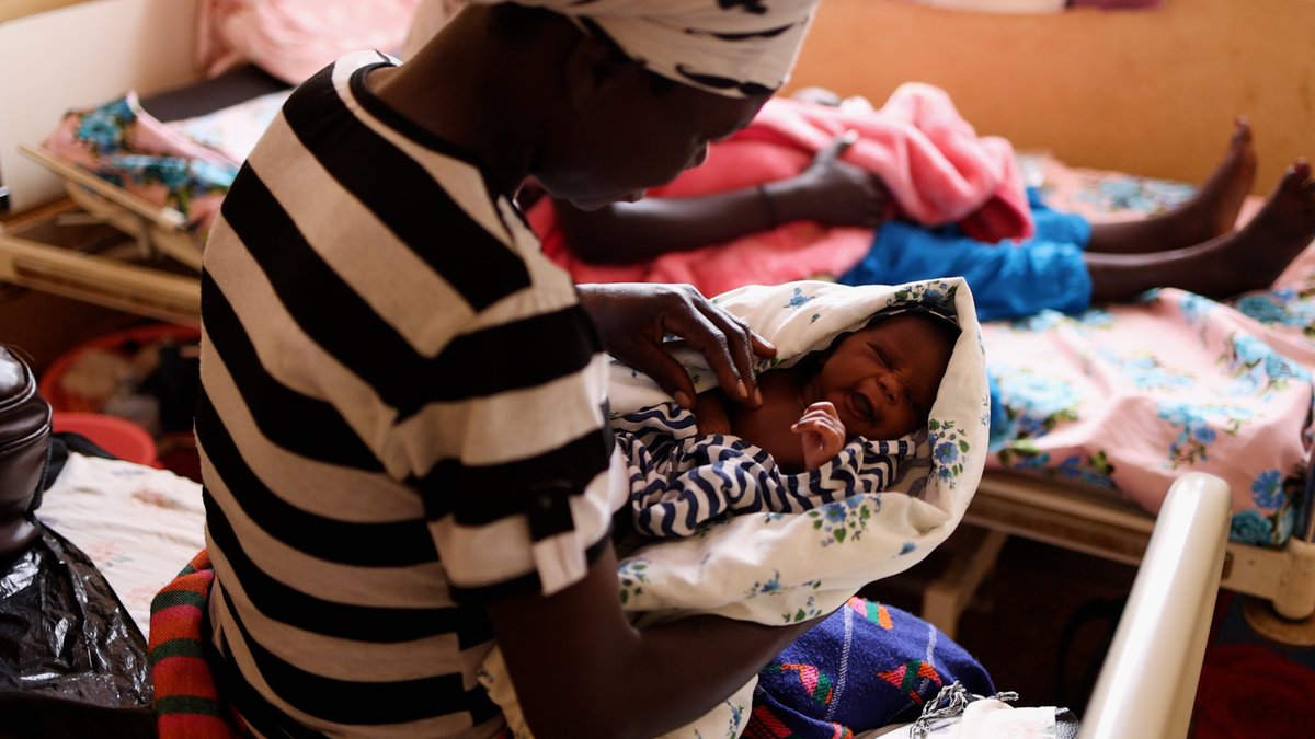 UnderTold's tweet photo. Nowhere are the consequences clearer than at the health center — but it’s also where we saw resilience. Dr. Alex Tezita, one of only two doctors, has improvised a neonatal ward using a daisy chain of light bulbs to treat jaundice, and remains on call around the clock. https://t.co/4mXcmQQKW8