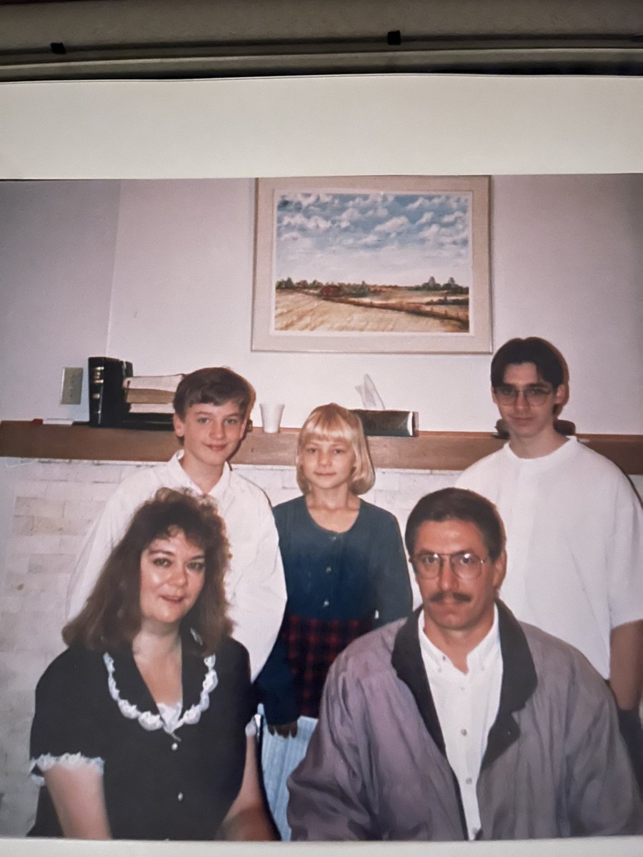 KathyLittlechi1's tweet photo. Memories of a family photo which was taken in a sanctuary of a church. Thankful  you for wonderful memories built with my family members. https://t.co/PKQfWn0ioF