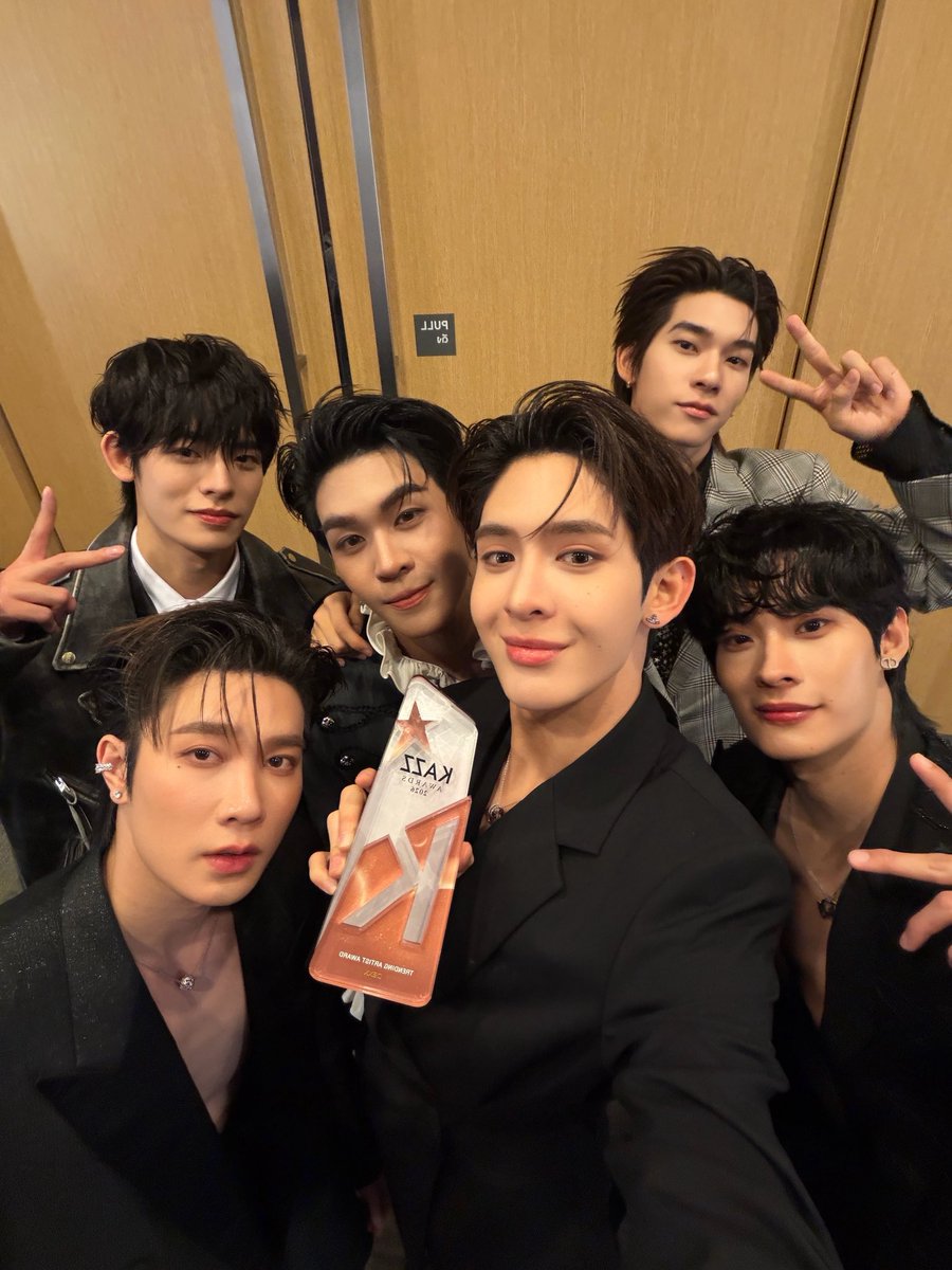 JS tweet media
