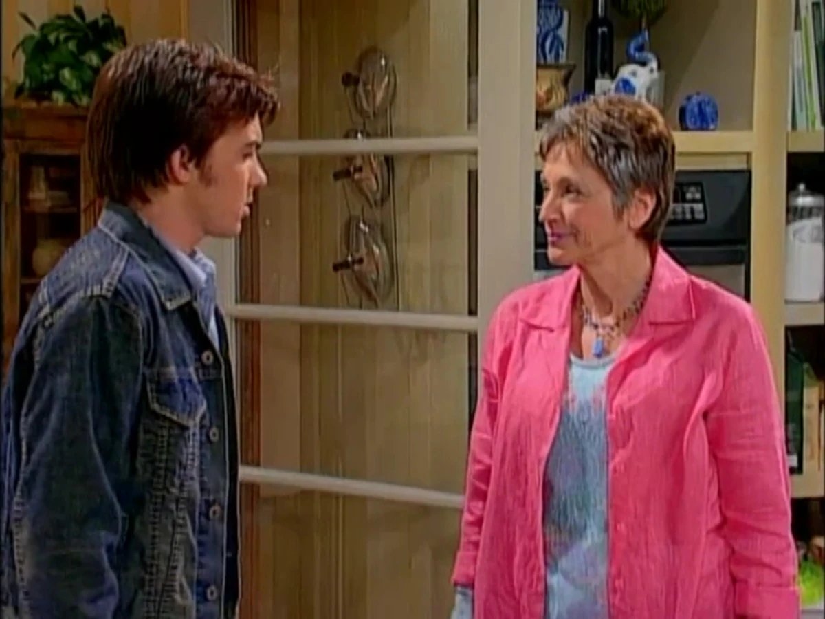 mattliguori's tweet photo. Two iconic debuts this week. Drake and Josh introduce us to Grammy, and Suite Life introduces us to Arwin!

The latest from @podfreeagents Millennial TV podcasting, up now!
🍎: https://t.co/vtGC9A9lXT
🟢: https://t.co/DuuO9gGtnb https://t.co/LHohWefw5H