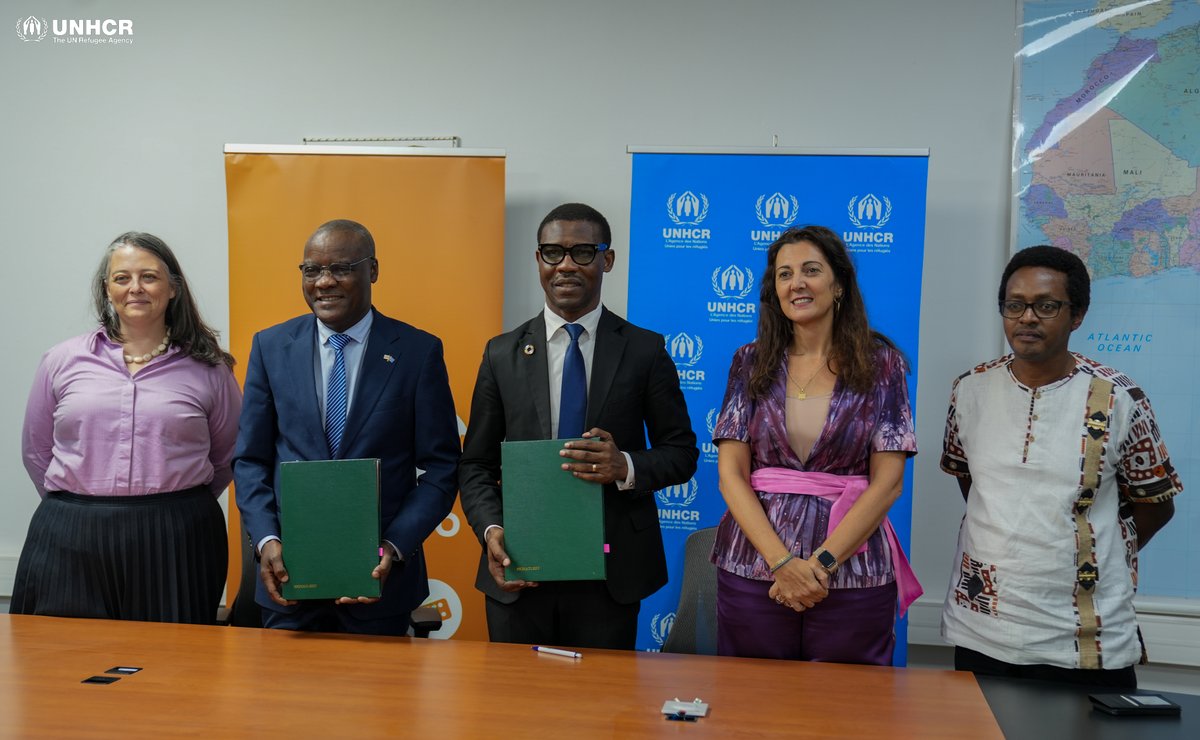 UNHCR_DRC's tweet photo. One🇺🇳

📢@UNHCR_DRC and @UNFPARDC have signed an MoU 📝to strengthen coordination within the @ProtClusterDRC 

🤝UNHCR remains the lead 🔑, while UNFPA takes on the GBV Sub-Working Group, ensuring field linkages and enhanced protection 🛡️for affected communities 👩‍👩‍👧‍👦#Cluster #GBV https://t.co/sA33xhlULW