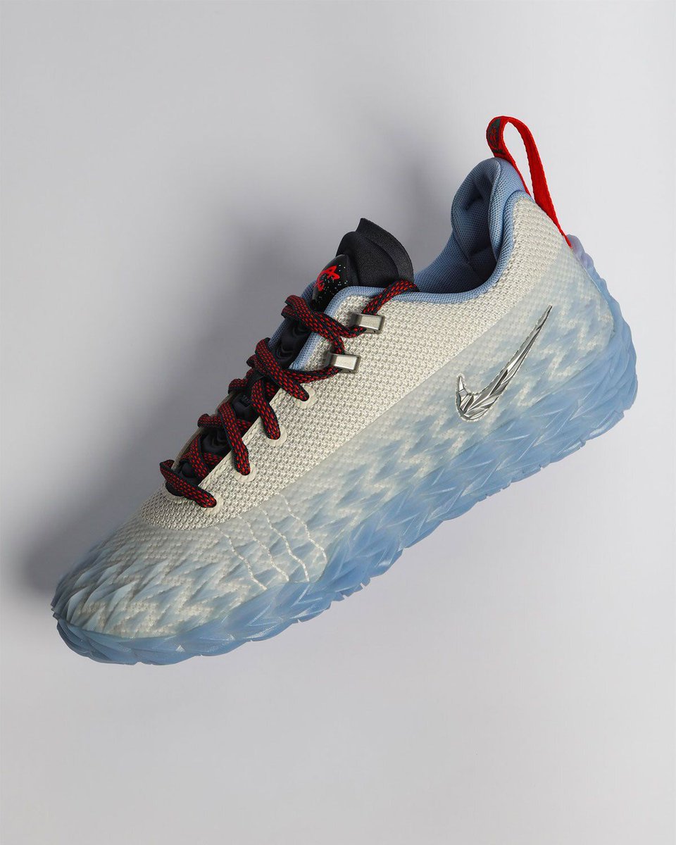 Sneaker News tweet media
