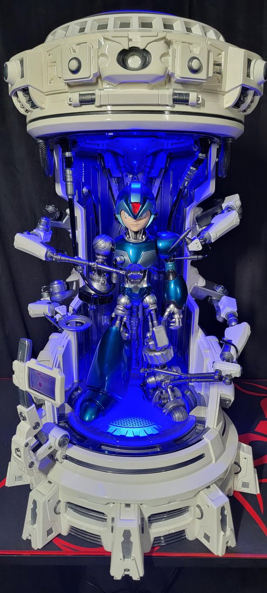 GO_Guiltism's tweet photo. ちなみに、DECOCTION MODELSのフォースアーマーは現状大きさに対して、その意味や意義をそこまで感じないので、単に展開ギミックがあるだけなら水野エックスサイズでも個人的には並べやすいので構わないかなと。（お値段的にも先発のシュープリスが5万超えなので）

そのため、デザインの好き嫌いは抜きにするとアレンジのためのアレンジになっていないかちと不安なのですが……

あと台座もシュープリスと同じならちょっと不安。国内のハイターゲット合金トイの台座が軒並みどこかしら問題を抱えているので、本体よりそちらにも注力して欲しさがどうしてもあります。（長期間飾るわけなので、信頼性がほしい）

あと、個人的にこういう大きくて合金系だと、添付の内部フレーム再現のフィギュアのプロポーションがよいやつが欲しかったり。（MGやPGに相当しそうなイメージ）

※国外から出ているフィギュアは、フレーム構造がなぜかゼロのものになっているのだけど、まだエックスの内部フレーム（画像二枚目）が描き起こされる前の商品だったのかもしれない。