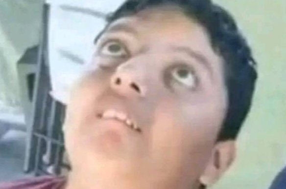 LupitaDardon's tweet photo. Como se podrán imaginar todo salpicó ALV, el inodoro, el suelo, mi pantalón, la puerta... Esa fue mi cara viendo si no había caca en el techo también. https://t.co/8BQZZLnjco