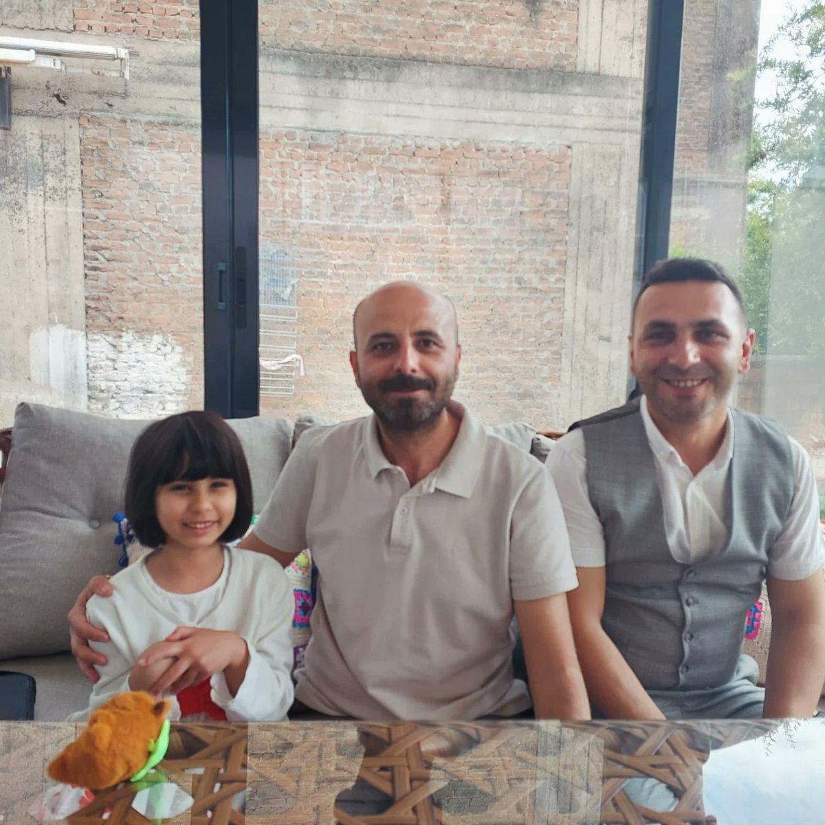 atcaataturkilk1's tweet photo. 🏠 Öğrenci velileriyle olan ilişkilerimizi güçlendirmek amacıyla gerçekleştirdiğimiz ziyaretlerimize devam ediyoruz. Öğrencilerimizden Gülce AKDAĞ'ın Yağdere' de bulunan evine konuk olduk.
@tcmeb
@mehmetyigitmem
@Aydin_MEM
@MehmetMadran09
@SultanhisarMEM
#tymm #aileyılı https://t.co/RovTKo44sZ