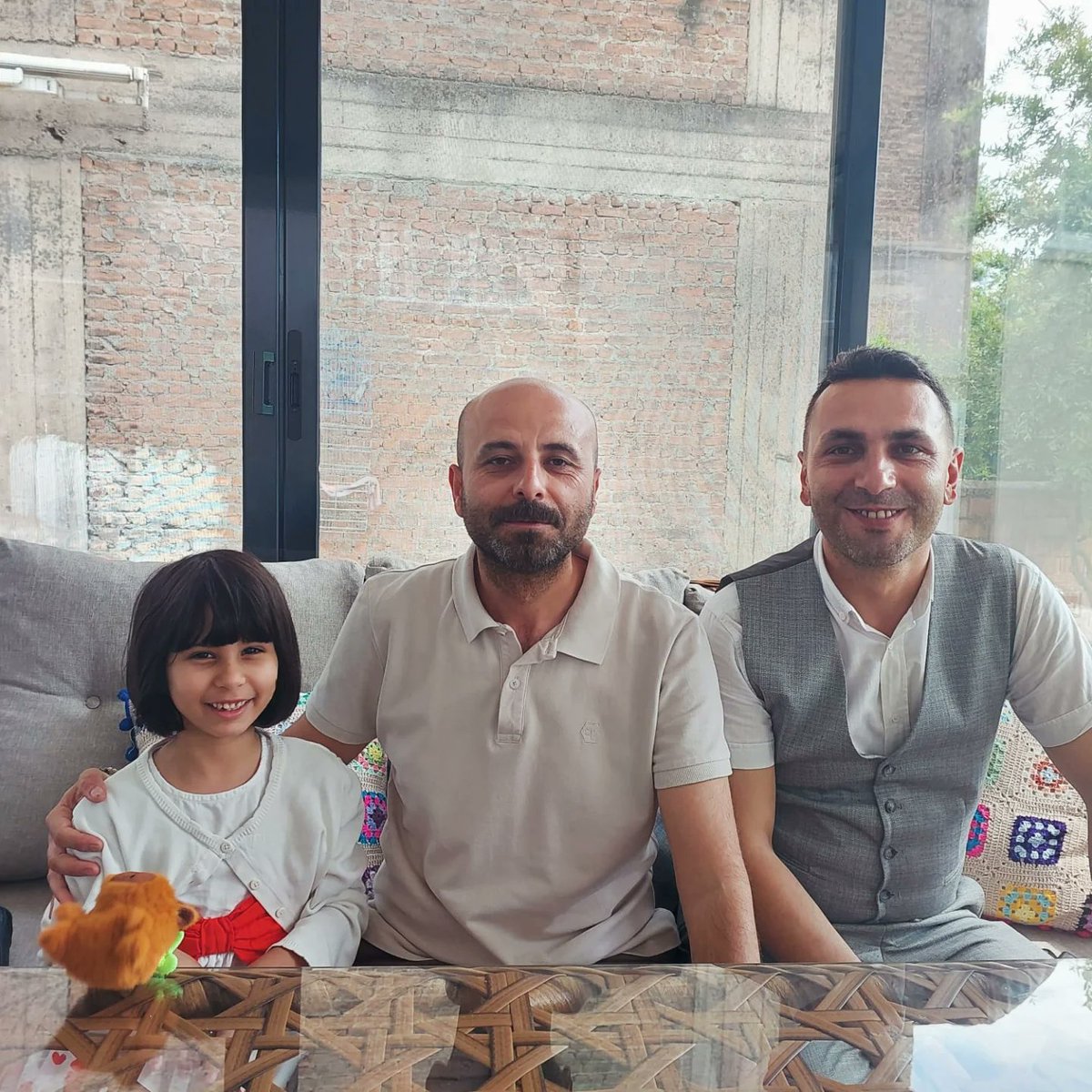 atcaataturkilk1's tweet photo. 🏠 Öğrenci velileriyle olan ilişkilerimizi güçlendirmek amacıyla gerçekleştirdiğimiz ziyaretlerimize devam ediyoruz. Öğrencilerimizden Gülce AKDAĞ'ın Yağdere' de bulunan evine konuk olduk.
@tcmeb
@mehmetyigitmem
@Aydin_MEM
@MehmetMadran09
@SultanhisarMEM
#tymm #aileyılı https://t.co/RovTKo44sZ