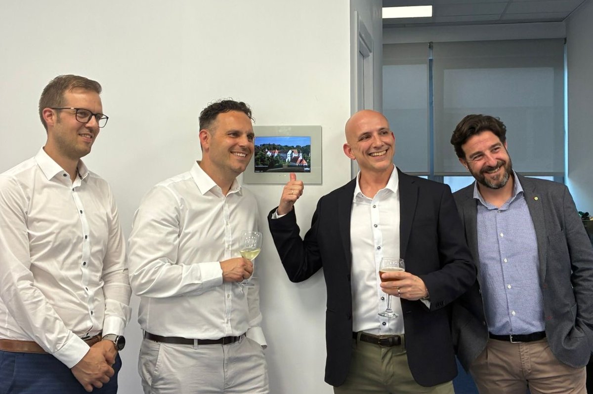 iddero's tweet photo. Last week we joined Theben for the opening of their new Spanish branch.

Kudos to the hosts for the great organization! The event was a great success.

And while we’re at it, congratulations to Theben on choosing the best #KNX touch panel on the market for their new offices 😉 https://t.co/yXhwXpanMy