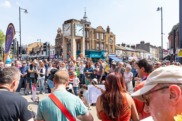 ealingtodaycouk's tweet photo. Hanwell Hootie Attendance Reaches 30,000
Over 100 acts play thirteen venues for free one day festival https://t.co/ZyZNg1OKPX https://t.co/EqLlqS4lxg