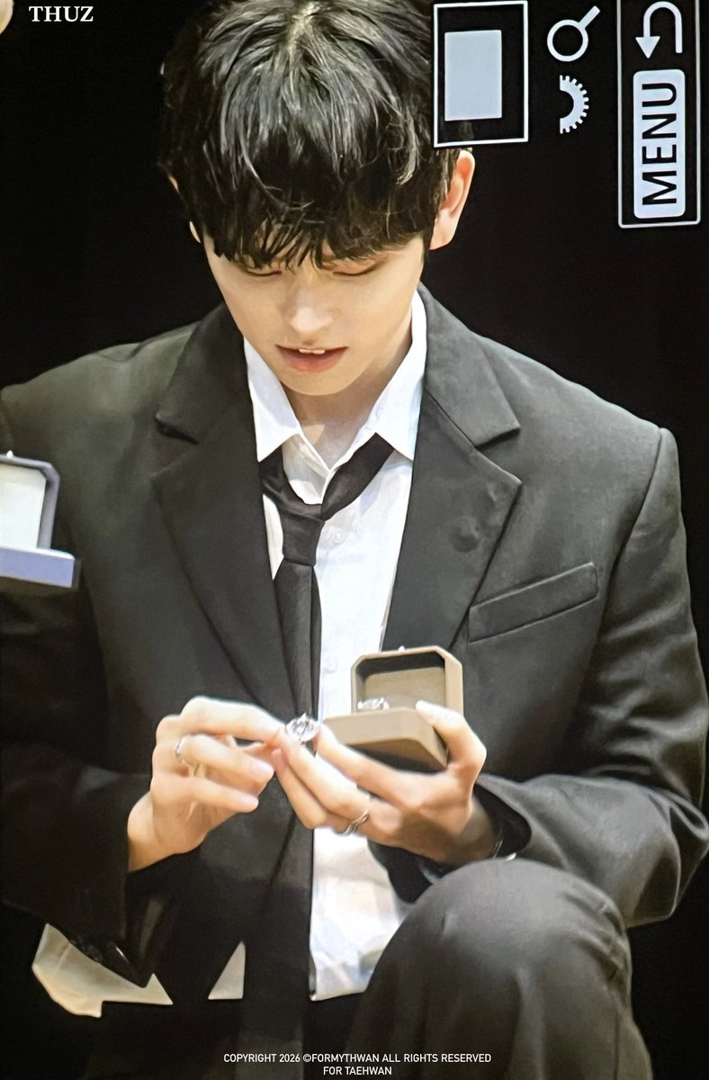 𝐓𝐇𝐔𝐙 tweet media
