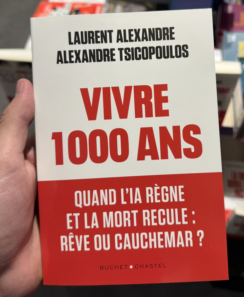 Alex_Tsico's tweet photo. Vivre 1000 ans, avec @dr_l_alexandre.  

La Silicon Valley s’apprête à disrupter les deux ressources les plus rares de l’histoire humaine : le temps et l’intelligence.  

Hassabis, prix Nobel de chimie : « Nous vaincrons toutes les maladies en dix ans grâce à l’IA. »  

Musk, à Davos en janvier 2026 : « La mort est un problème d’ingénierie soluble. »  

Ma génération va encaisser le choc trois fois :  

- concurrencée par des humains 2.0 génétiquement augmentés et sélectionnés.
- bloquée par des aînés qui garderont le pouvoir pendant des siècles.
- remplacée par une IA qui s’attaque d’abord aux métiers des jeunes.  

Aucune génération dans l’histoire n’a été pénalisée par une révolution technologique.  

La nôtre est la première.