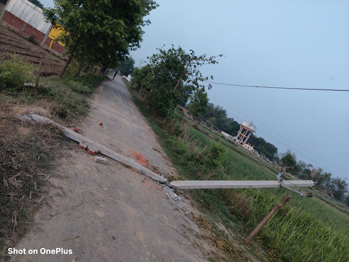 sbmdixit's tweet photo. @myogioffice @UPGovt @myogiadityanath @UPPCLLKO @PVVNLHQ @CMOfficeUP @myogiadityanath @DMBahraich
ग्राम-भेठिया,मौजा-उन्नैसा,पावर हाउस-खुटहना,जनपद-बहराइच(271870) में पिछले 36 घंटों से अधिक समय से बिजली आपूर्ति बाधित है।बार-बार शिकायत करने के बावजूद कोई सुनवाई नहीं हो रही है।आम जनता भारी परेशानियों का सामना कर रही है। https://t.co/Ow62MoxNRi