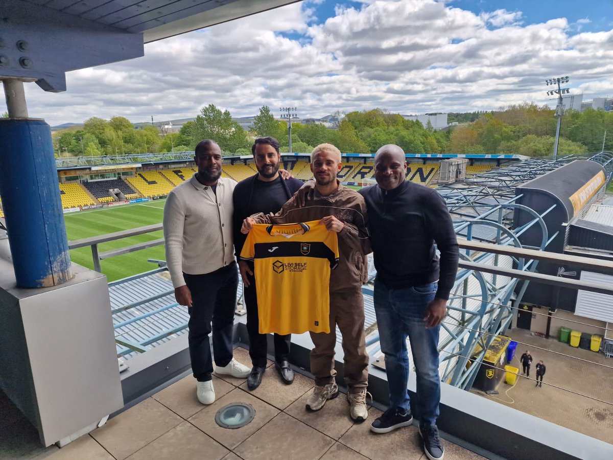 Frank Sinclair ⚽️ tweet media