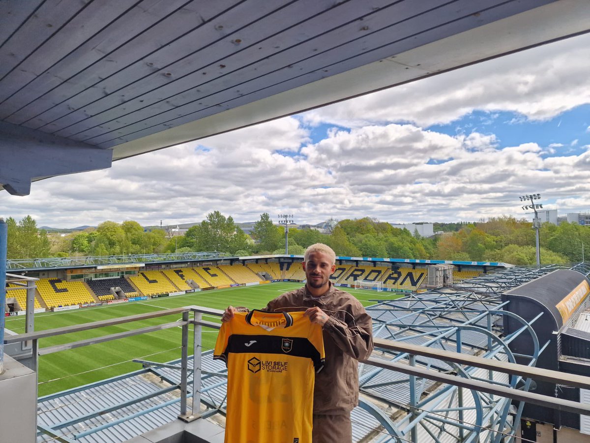Frank Sinclair ⚽️ tweet media