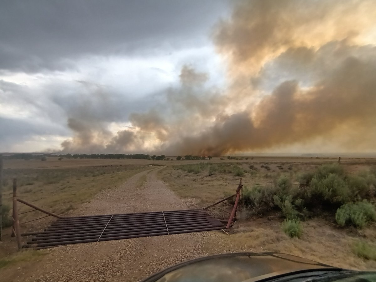 stormchaser0026's tweet photo. Sizable wildfire, potentially induced by lightning from earlier storms. Located south of Meade, KS looking west. #kswx https://t.co/AcB9e7FuXB