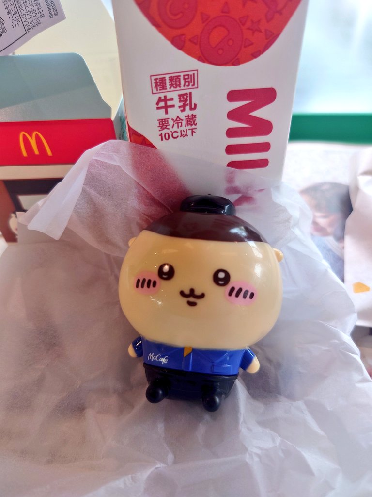 とりあえず一個買ったらくりまんじゅう先輩一発で当たった