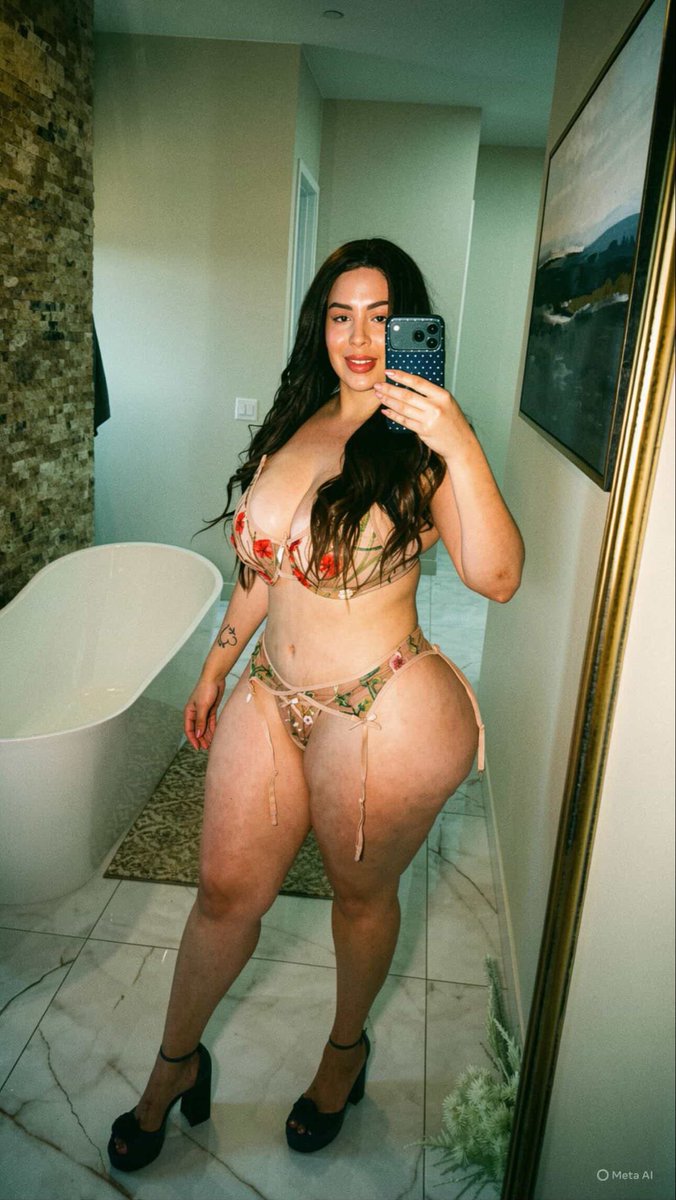 chimocurves💕 tweet media