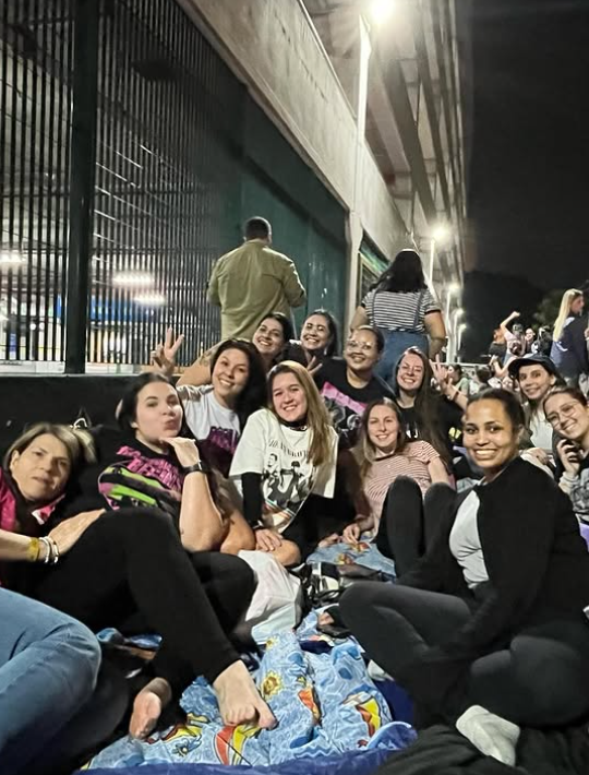 BeatrizDuncan's tweet photo. @santander_br Vou a shows, acampo no entorno, passo em hotéis. Quase 20 anos vivendo essa loucura gostosa de ser fã! #SMUSIC https://t.co/12xqgTfFhX