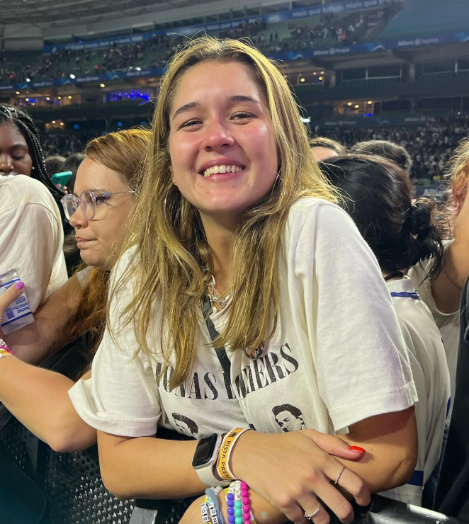 BeatrizDuncan's tweet photo. @santander_br Vou a shows, acampo no entorno, passo em hotéis. Quase 20 anos vivendo essa loucura gostosa de ser fã! #SMUSIC https://t.co/12xqgTfFhX