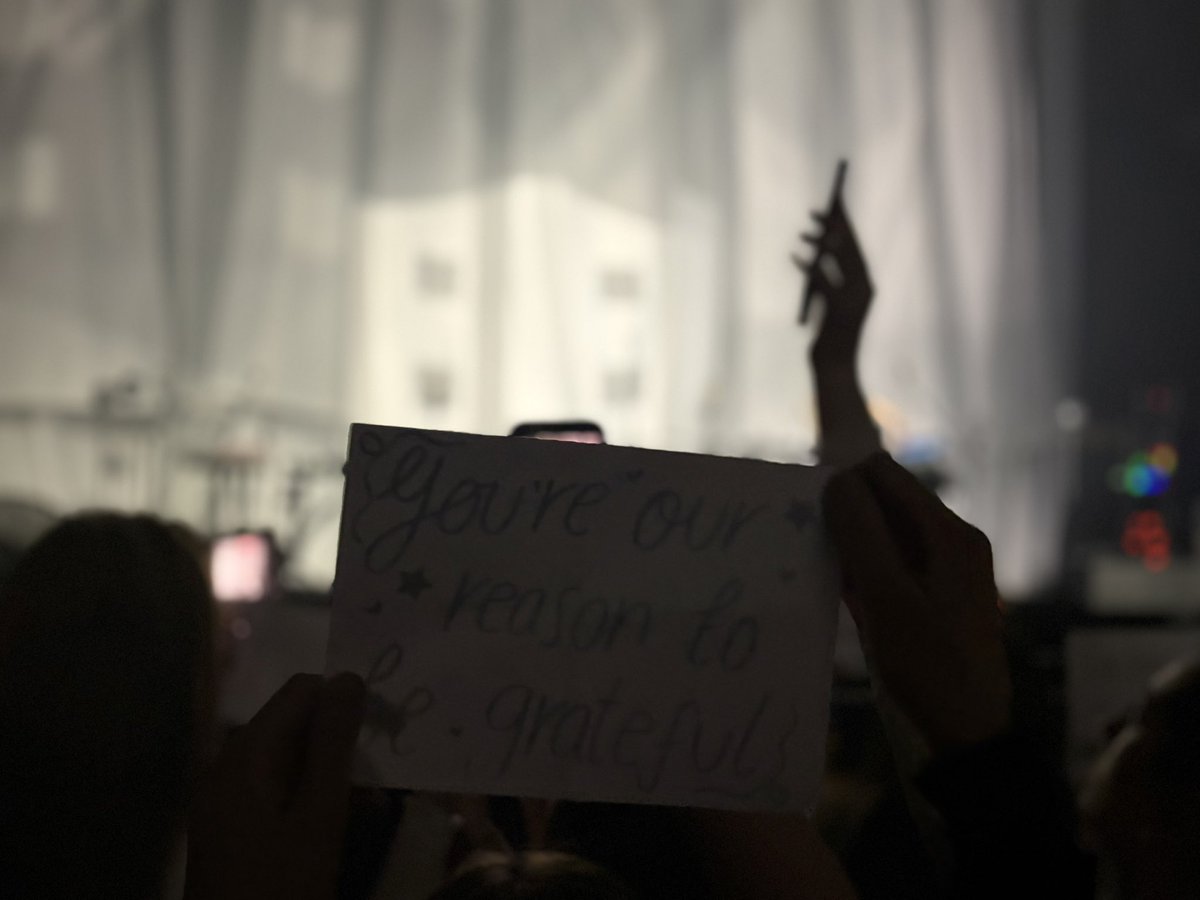 sippinonstarz's tweet photo. @compromisechlo @erinlecounthq :’) https://t.co/dSmIBl395A