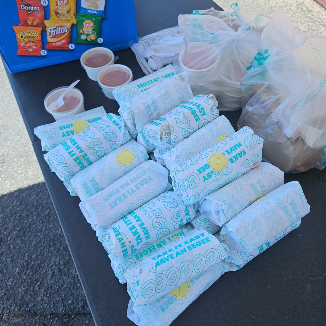 AireBeam's tweet photo. Thank you, Arizona City, for joining us for Lunch with AireBeam last weekend!💙 Held at our Arizona City office, residents enjoyed complimentary sub sandwiches, chips and soda while connecting with neighbors and learning more about our fast, reliable Internet services. https://t.co/OJpITTDAx4