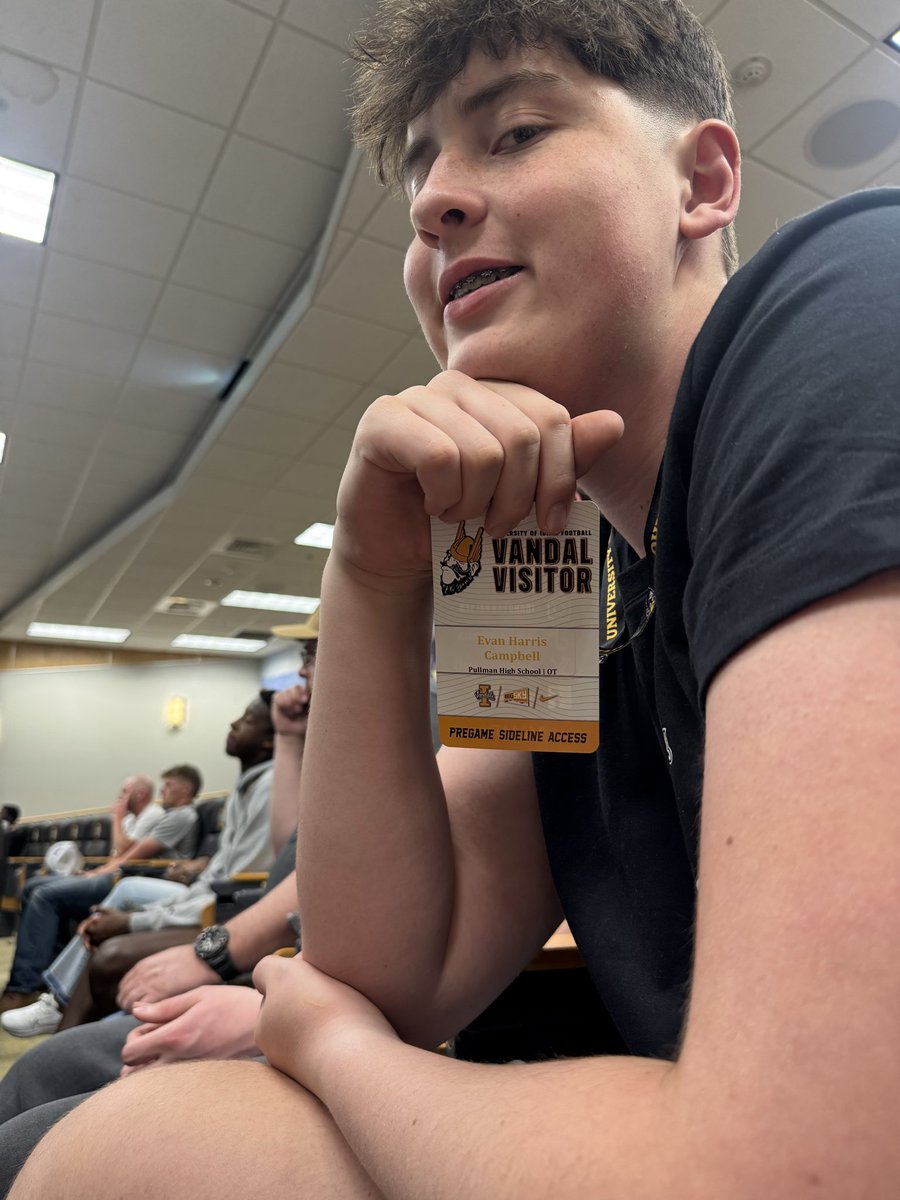 EvanCampbellPHS's tweet photo. Thank you for an incredible experience at the U of ID Jr Day!  It was awesome to interact with the coaches, touring the FB facilities and campus, lastly ending the evening watching the annual Vandal spring game! 
@CoachEndsley77 @CoachKevinAgnew 
@Alex_Walker70 
@CoachSamFleener https://t.co/TgqkCTFfoO