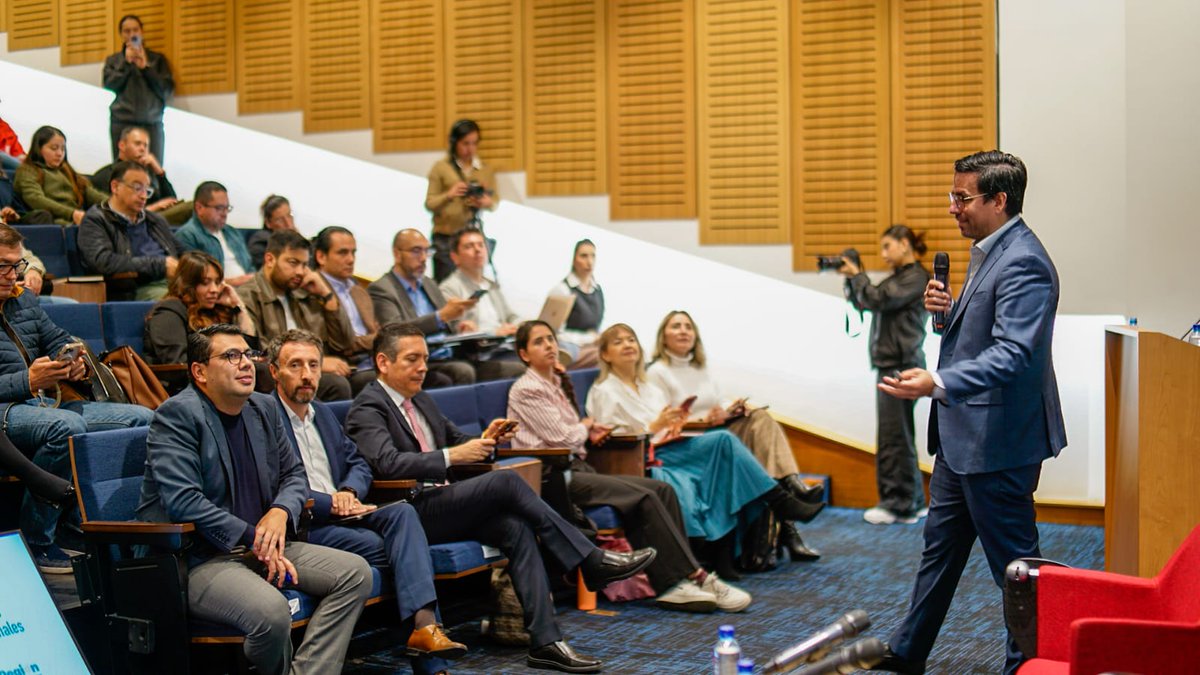 UrbanPro_co's tweet photo. 🏙️ Hoy participamos en el evento “Gobernanza y Relaciones Funcionales”, organizado por la Región Metropolitana Bogotá – Cundinamarca, donde compartimos una visión técnica para el futuro del territorio...(Sigue) https://t.co/P2ulrXGpPe