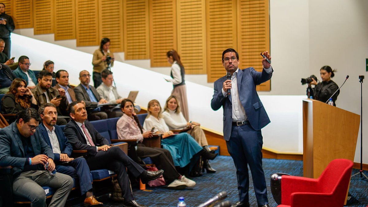 UrbanPro_co's tweet photo. Presentamos oficialmente los resultados de nuestro estudio sobre Relaciones Funcionales e Interdependencias 📊, analizando los vínculos entre Bogotá y los municipios de Cundinamarca para aportar información estratégica clave en la planificación pública.
@alfredobateman https://t.co/0uBgqMztGF