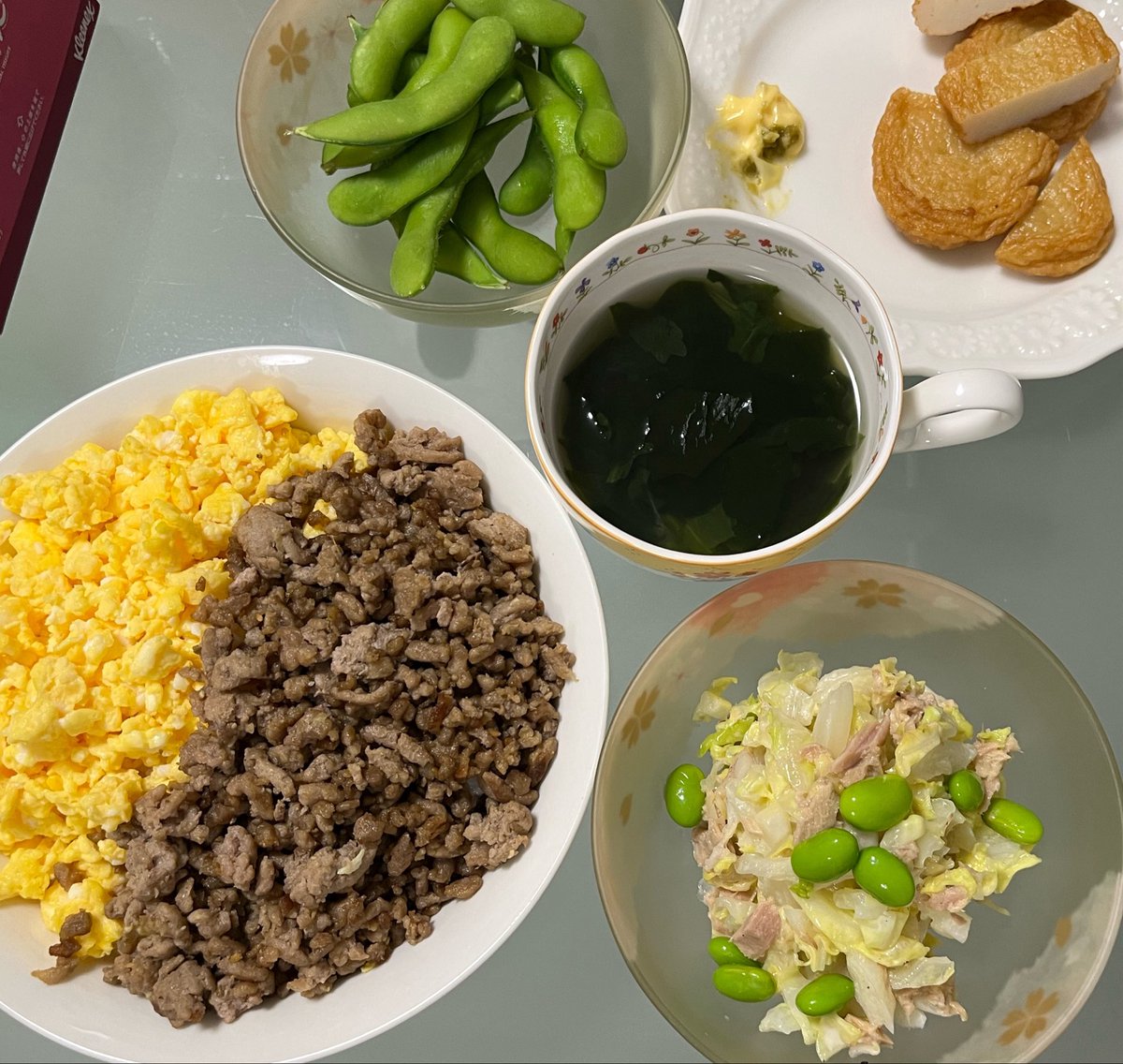 gfkei2's tweet photo. 昨日の夕飯そぼろ丼
＆
今朝の朝食♪

暑くなり始め、雷雨も増えて、体調を崩しやすくなる季節がやってきました💦 https://t.co/kTLYlk5lXc